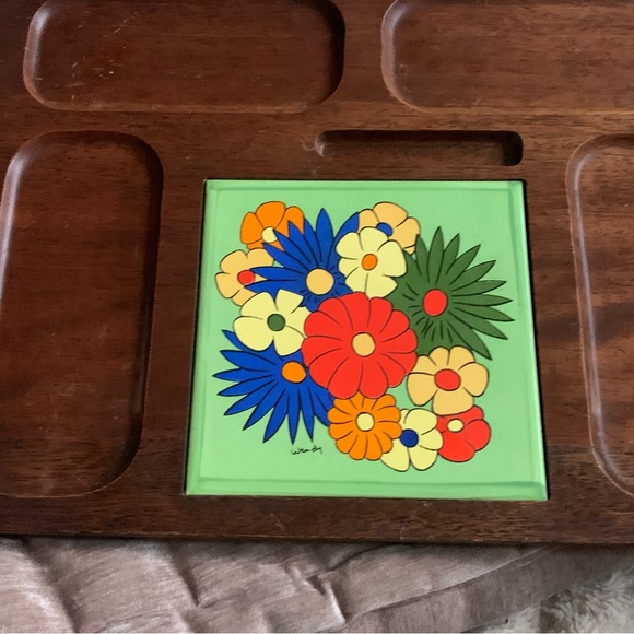Vintage Wooden Serving tray/charcuterie board with Green Floral Tile - Picture 2 of 10